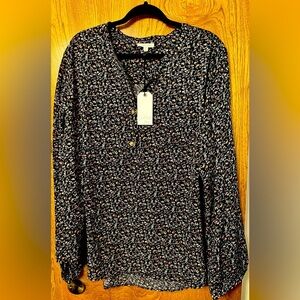 Beautiful Cotton Bleu 1x long sleeve floral blouse. Great for work! P2P 26